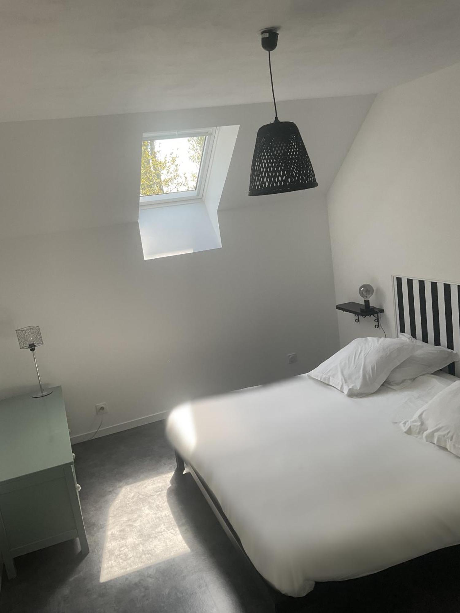 Charmant Gite Avec Exterieur Et Piscine Partagee Mespaul Esterno foto