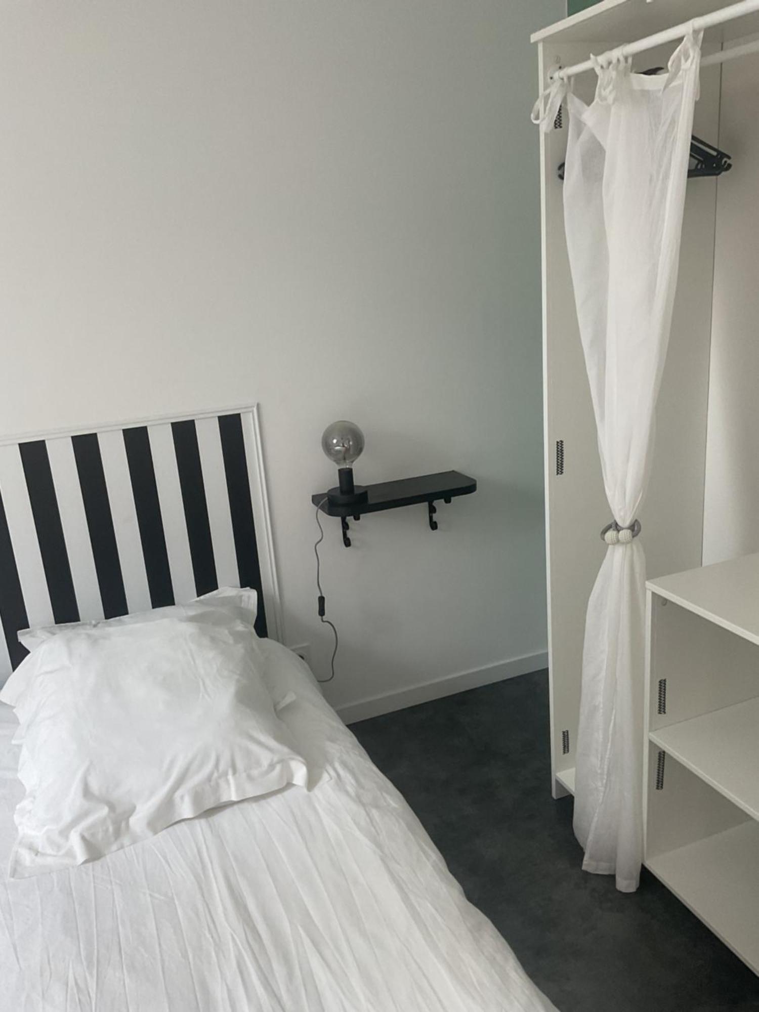 Charmant Gite Avec Exterieur Et Piscine Partagee Mespaul Esterno foto